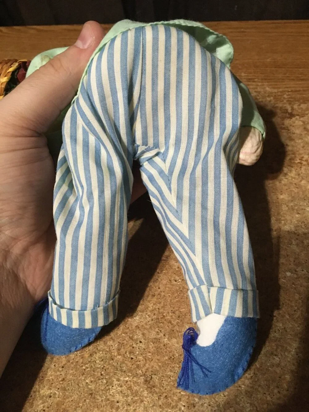 2002 AVON GIFT COLLECTION DAD BUNNY RABBIT SHELF SITTER HOLDING BASKET EASTER